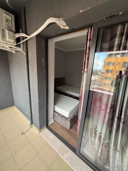 Tirane, jepet me qera apartament 1+1 Kati 4, 400 € (Rruga Loni Ligori)