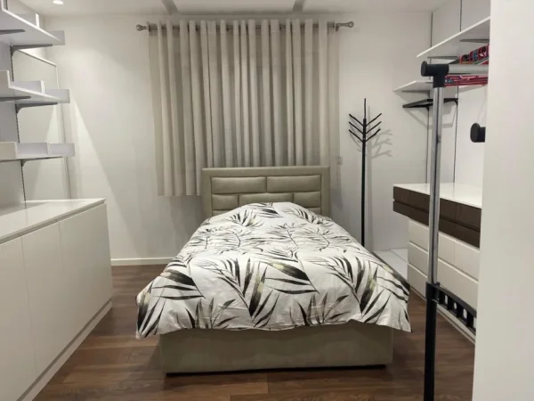 Tirane, jepet me qera apartament 2+1 Kati 4, 111 m² 800 € (Rruga Jordan Misja)