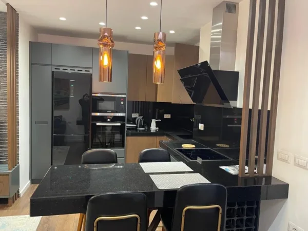 Tirane, jepet me qera apartament 2+1 Kati 4, 111 m² 800 € (Rruga Jordan Misja)