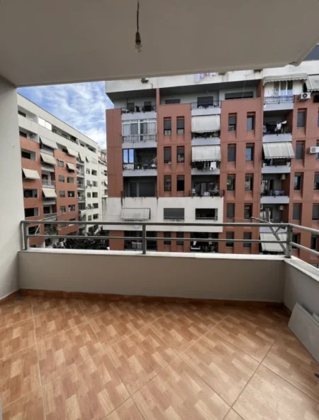 Tirane, jepet me qera zyre Kati 4, 420 € (Rr Teodor Keko, Tirane)
