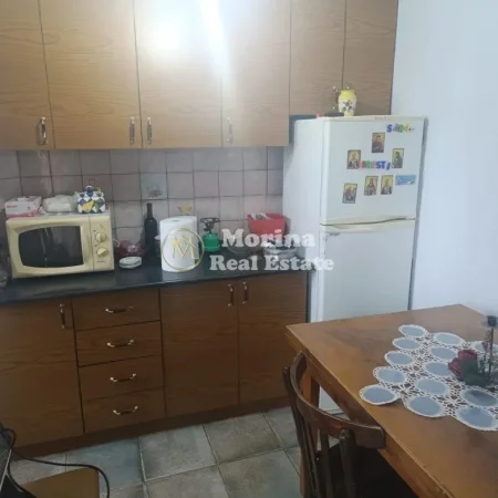 Tirane, jepet me qera apartament 2+1 Kati 4, 75 m² 500 € (Brryli)