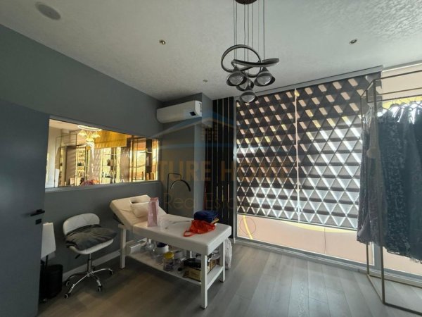 Tirane, shitet ambjent biznesi Kati 0, 77 m² (Tregu Elektrik)