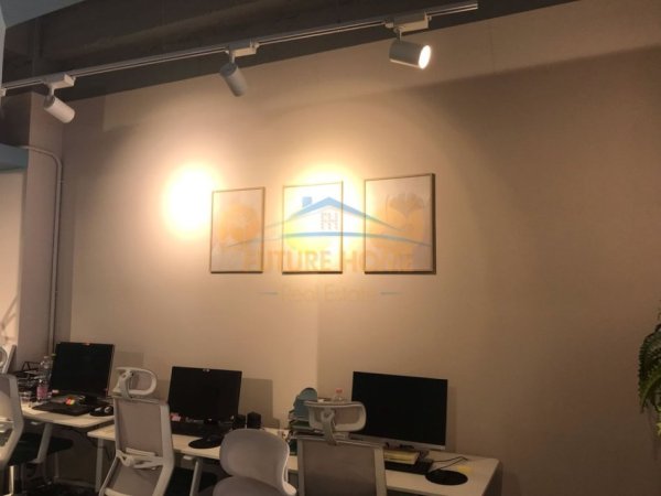 Tirane, jepet me qera ambjent biznesi Kati 1, 184 m² 2.000 € (rruga e kavajes)