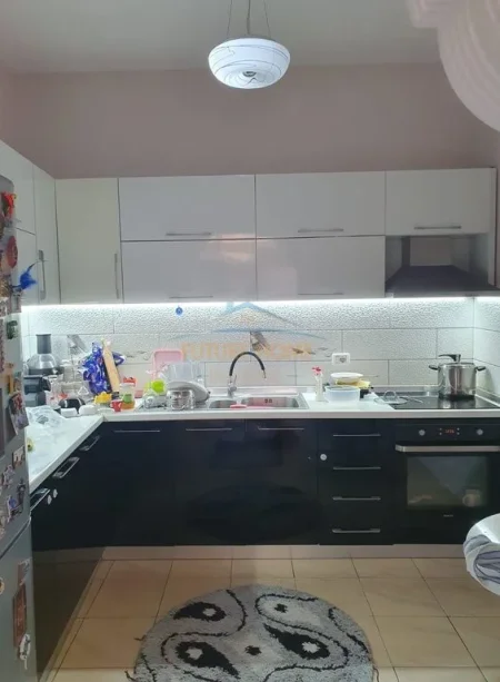 Tirane, jepet me qera Vile 2+1 Kati 1, 170 m² 700 € (Rruga Qemal Stafa)