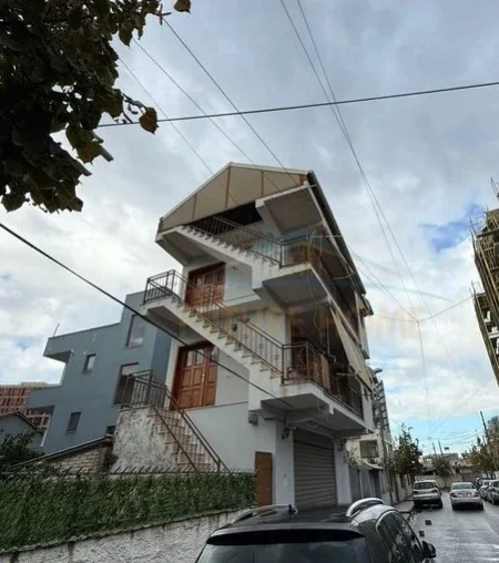Tirane, shitet Vile 4+1 Kati 3, 109 m² 200.000 € (ish fusha aviacionit)