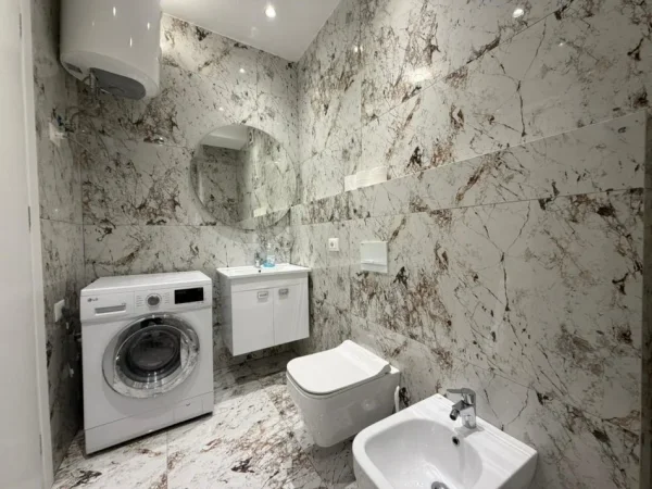 Tirane, jepet me qera apartament 3+1 Kati 7, 170 m² 1.500 € (Komuna e Parisit)