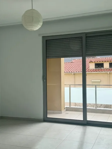 Tirane, jepet me qera apartament 1+1+Ballkon Kati 4, 65 m² 400 € 