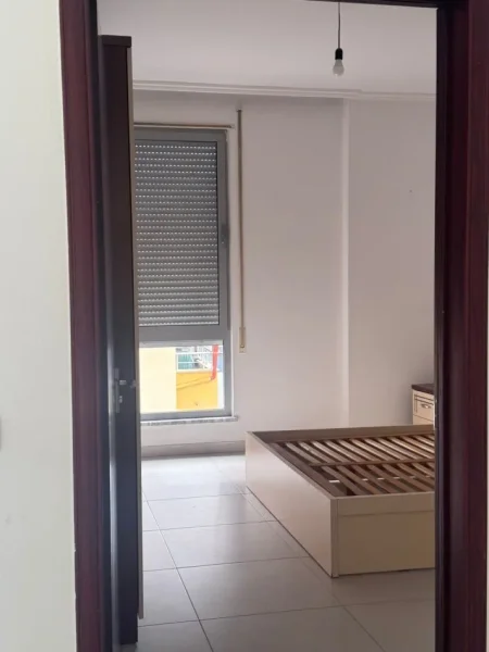 Tirane, jepet me qera apartament 1+1+Ballkon Kati 4, 65 m² 400 € 