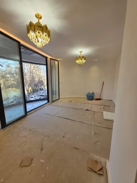 Tirane, jepet me qera zyre Kati 1, 94 m² 1.600 € (Liqeni i Thate)