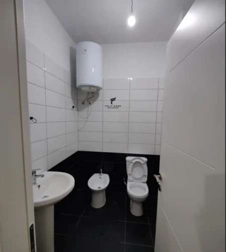 Tirane, jepet me qera zyre Kati 0, 40 m² 370 € (SIRI KODRA)