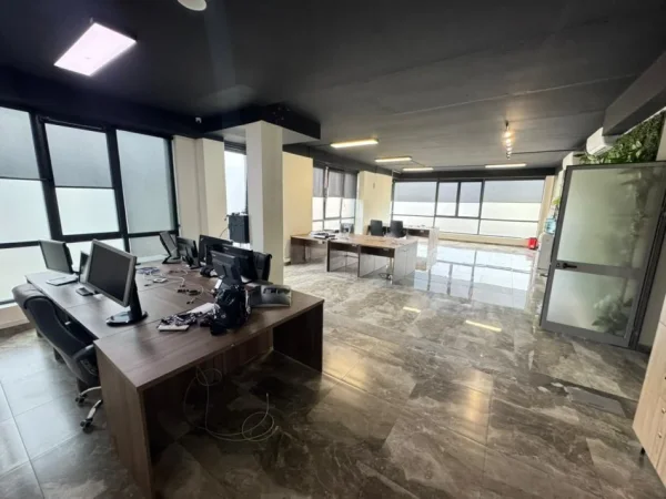 Tirane, jepet me qera ambjent biznesi Kati 1, 400 m² 4.500 € 