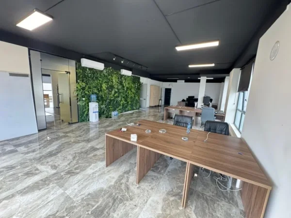 Tirane, jepet me qera ambjent biznesi Kati 1, 400 m² 4.500 € 
