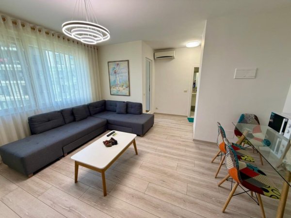 Tirane, jepet me qera apartament 1+1+Ballkon Kati 8, 70 m² 800 € (Rruga e Kosovareve)