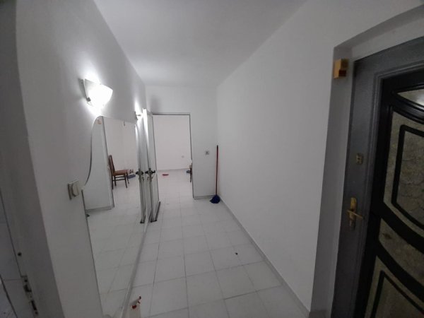Tirane, jepet me qera apartament 1+1 Kati 5, 56 m² 500 € (Rruga Fortuzi prane Ministrise se Drejtesise)