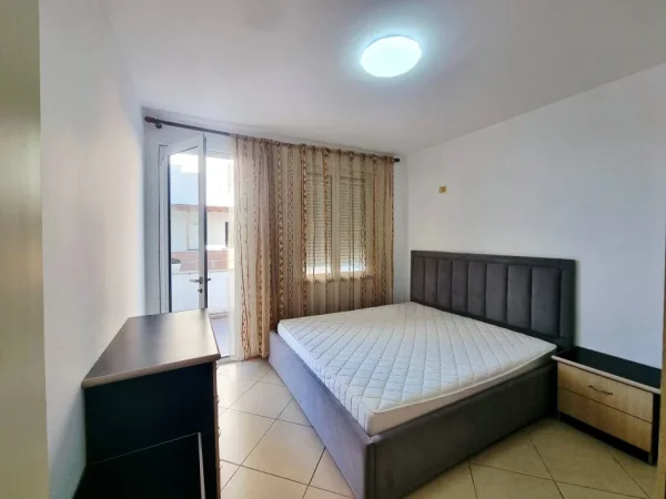 Tirane, jepet me qera apartament 2+1+Aneks+Ballkon Kati 2, 120 m² 580 € 