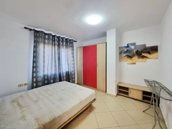 Tirane, jepet me qera apartament 2+1+Aneks+Ballkon Kati 2, 120 m² 580 € 