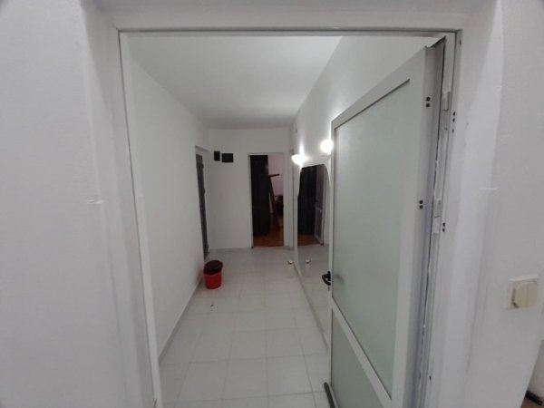 Tirane, jepet me qera apartament 1+1 Kati 5, 56 m² 500 € (Rruga Fortuzi prane Ministrise se Drejtesise)