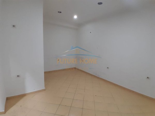 Tirane, jepet me qera ambjent biznesi Kati 0, 25 m² 350 € (Rruga Hoxha Tahsim)