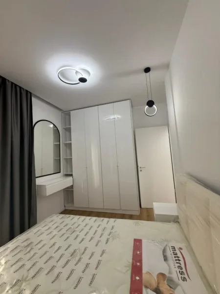 Tirane, jepet me qera 2+1+Ballkon Kati 6, 600 € (Ali Dem, Rezidenca Kadiu)