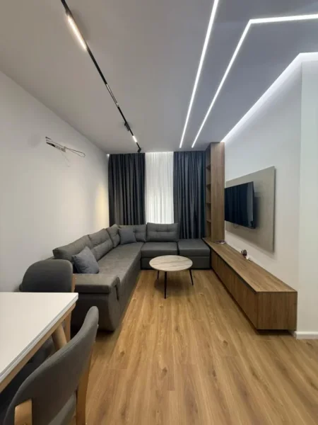 Tirane, jepet me qera 2+1+Ballkon Kati 6, 600 € (Ali Dem, Rezidenca Kadiu)