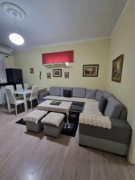 Qera, Shtëpi Private 2+1, 21 Dhjetori, Tiranë - 500€ | 80 m²