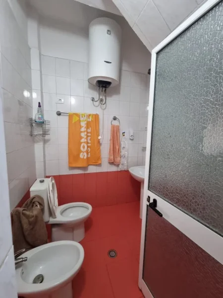 Qera, Shtëpi Private 2+1, 21 Dhjetori, Tiranë - 500€ | 80 m²