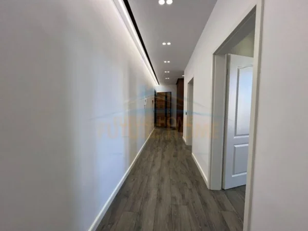 Tirane, jepet me qera apartament 2+1 Kati 2, 110 m² 500 € (Autostrada Tiranë-Durrës.)