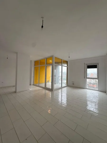 Tirane, shitet apartament 2+1+Ballkon Kati 5, 119 m² 168.000 € (Bulevardi i Ri, Rezidenca Bermon)