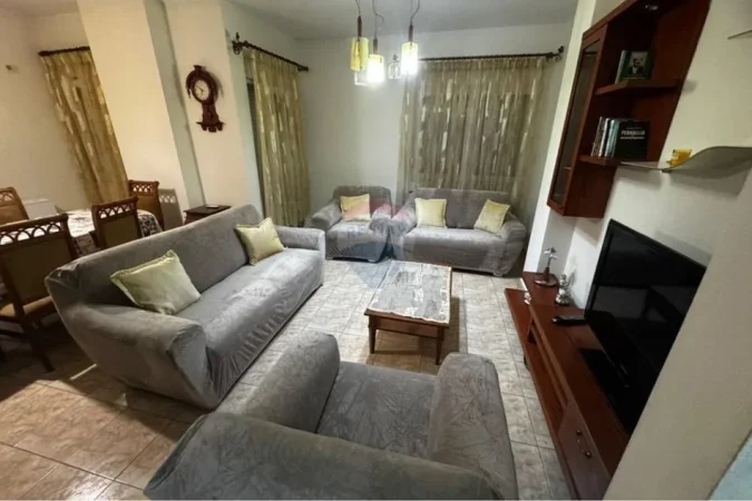 Tirane, jepet me qera apartament 2+1+Ballkon Kati 3, 120 m² 550 € (Ruga Shkelqim Fusha)