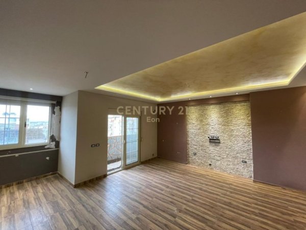 Durres, shitet apartament 2+1 Kati 8, 105 m² 120.000 € (Kazazi,Durres)