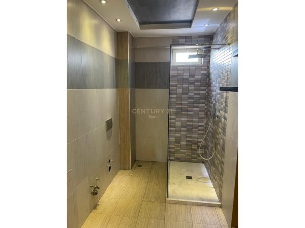Durres, shitet apartament 2+1 Kati 8, 105 m² 120.000 € (Kazazi,Durres)