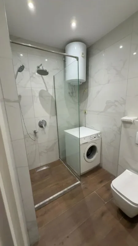 Tirane, jepet me qera apartament 1+1 Kati 1, 65 m² 500 €
