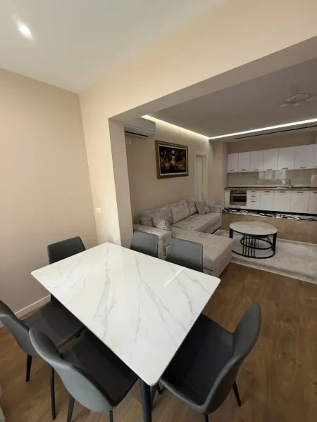 Tirane, jepet me qera apartament 1+1 Kati 1, 65 m² 500 €
