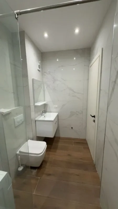 Tirane, jepet me qera apartament 1+1 Kati 1, 65 m² 500 €