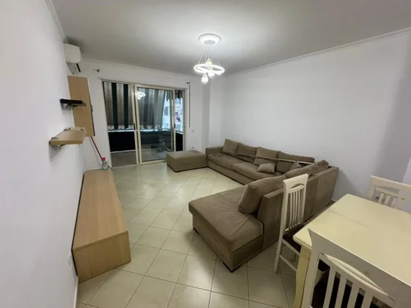 Tirane, jepet me qera apartament 2+1 Kati 3, 800 €