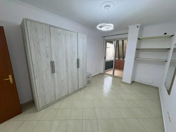 Tirane, jepet me qera apartament 2+1 Kati 3, 800 €