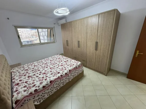 Tirane, jepet me qera apartament 2+1 Kati 3, 800 €