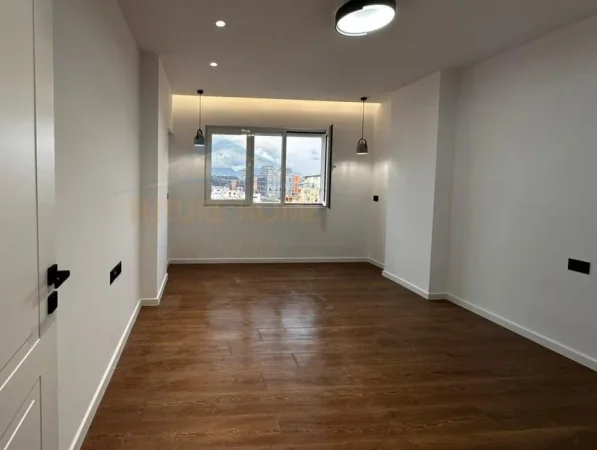 Tirane, shitet apartament 2+1 Kati 11, 101 m² 250.000 € (komuna e parisist)