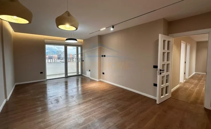 Tirane, shitet apartament 2+1 Kati 11, 101 m² 250.000 € (komuna e parisist)