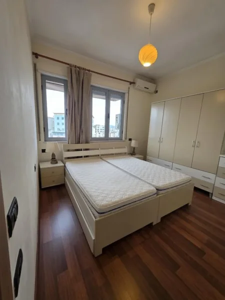 Tirane, jepet me qera apartament 1+1+Ballkon Kati 7, 60 m² 800 € (Pazari i Ri)