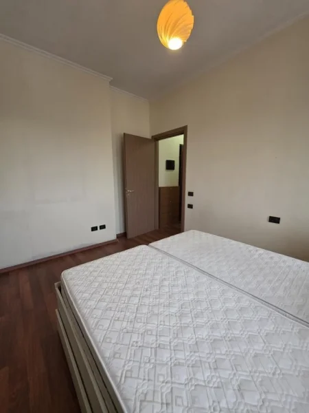 Tirane, jepet me qera apartament 1+1+Ballkon Kati 7, 60 m² 800 € (Pazari i Ri)