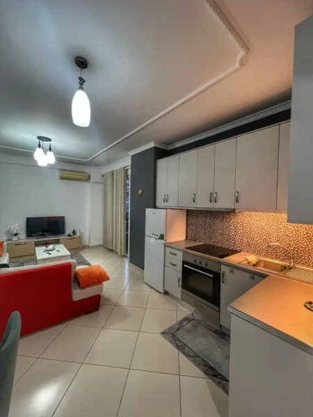 Tirane, jepet me qera apartament 2+1+Ballkon Kati 1, 90 m² 600 € (Rruga Frang Bardhi,rrethrrotullimi mbi kristalin)