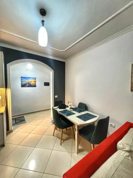 Tirane, jepet me qera apartament 2+1+Ballkon Kati 1, 90 m² 600 € (Rruga Frang Bardhi,rrethrrotullimi mbi kristalin)