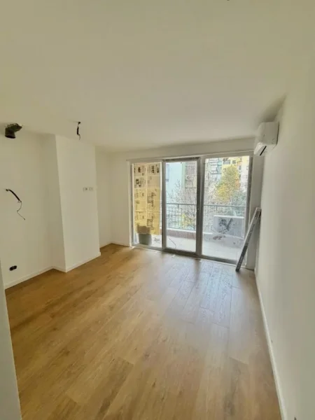 Tirane, jepet me qera apartament 1+1+Ballkon Kati 1, 40 m² 730 € (Rruga Islam Alla se bashku me Parkim ,70.000Leke))