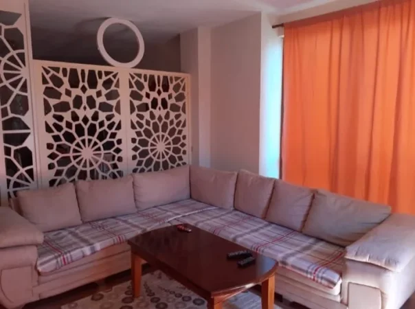 Durres, jepet me qera apartament 1+1+Ballkon Kati 7, 70 m² 350 € (Rruga pavarsia)