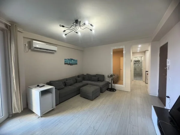 Tirane, jepet me qera apartament 1+1+Ballkon Kati 3, 44 m² 575 € 