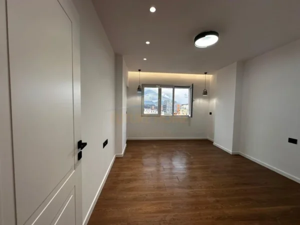 Tirane, shitet apartament 2+1+2,  Kati 11, 101 m² 250.000 € (Komuna e Parisit)