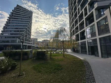 Tirane, jepet me qera ambjent biznesi Kati 0, 82 m² 2.500 € 