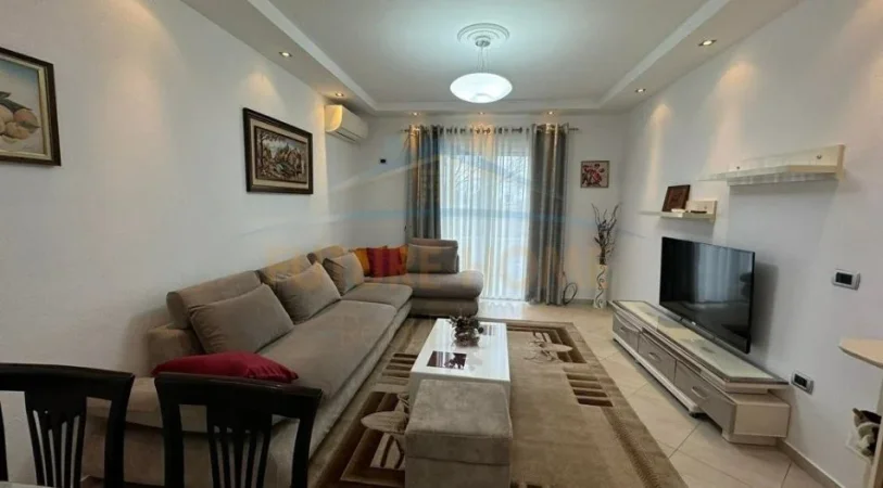 Tirane, jepet me qera apartament 2+1 Kati 3, 99 m² 700 € (Rruga e Elbasanit)
