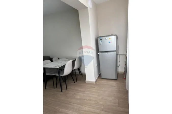 Tirane, jepet me qera apartament 2+1 Kati 4, 70 m² 600 € (Rruga e Elbasanit)